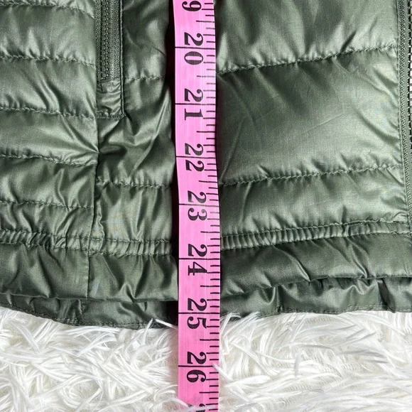 Quince Lightweight Down Packable Puffer Vest - Picture 8 of 9